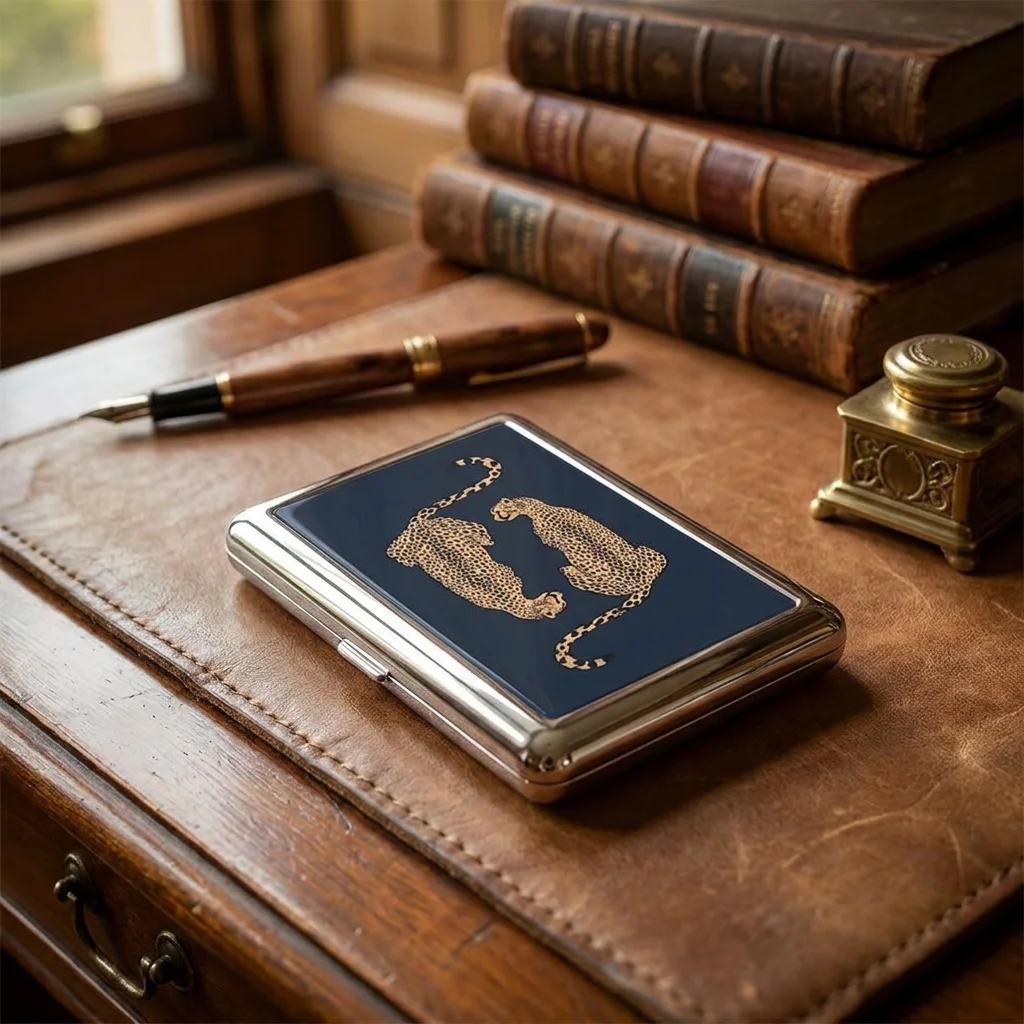 Image of Neues Vintage-Style Kartenetui aus Metall Vielseitiges Design Multifunktionales Metalletui Einfach zu Bedienendes Bargeld-Etui Visitenkartenetui