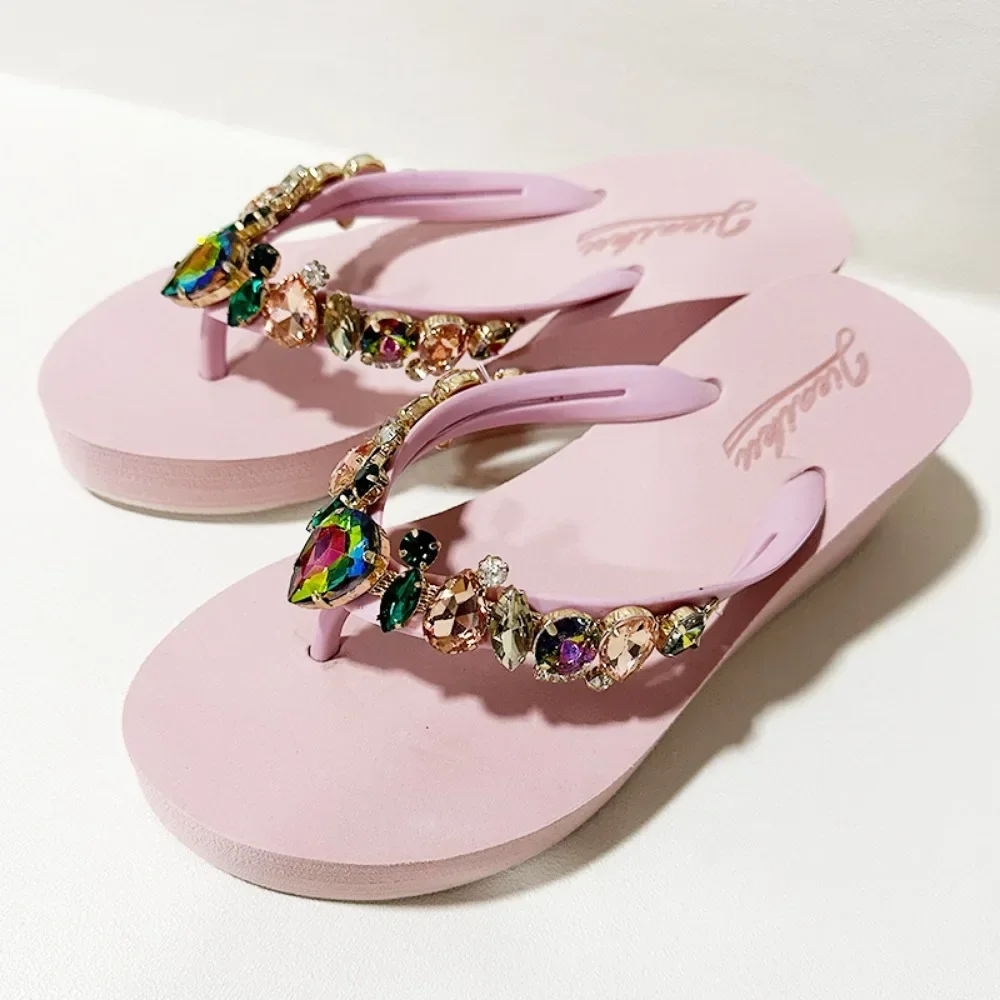 Flip Flops Women Summer New Colored Glass Rhinestone Thick Soled Herringbone Slippers Women Wearing Fashionable Beach Slippers