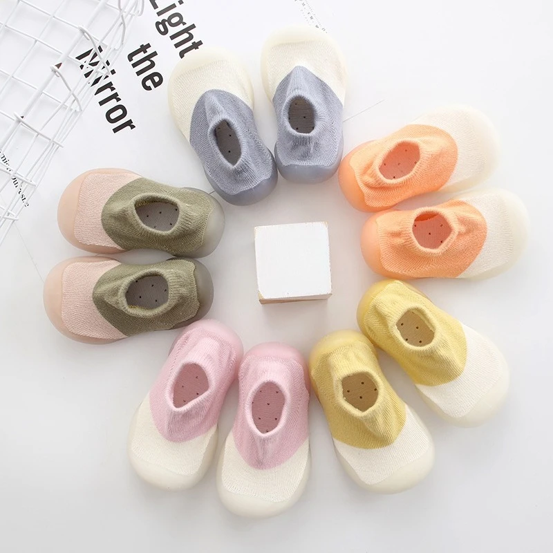 

Детские четырехсезонные туфли и носки на мягкой подошве, универсальные носки-тапочки с цветными блоками, силиконовая нескользящая домашняя обувь для малышей