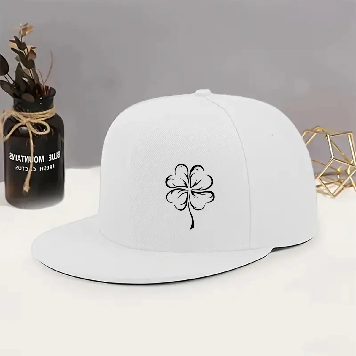 Adjustable Breathable Baseball Cap Suitable for Men & Women - Four-Leaf Clover Print Flat-Brim Hat, Unisex Outdoor Casual Cap wi