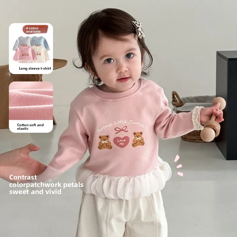 

Супер милая футболка с принтом медведя для девочек, новинка 2025, осенняя детская стильная футболка с принтом медведя, детский кружевной топ