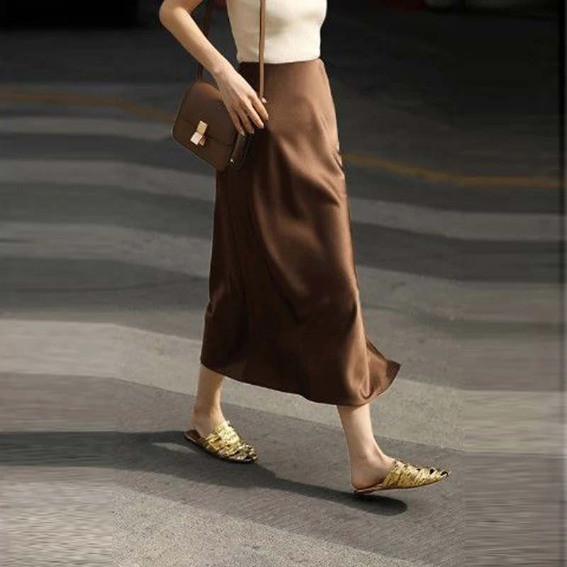 Saia Midi Vintage de Cintura Alta Cetim, Slim Fit, Monocromática, Dividida, Escritório, Festa, Lady, Luxo, Moda Elegante, Verão, 2022