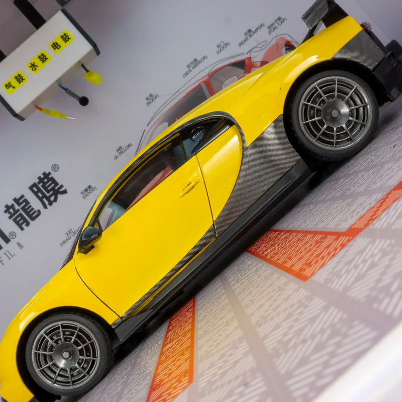 1:18 simulation Bugatti Camron racing version alloy car model, doors and engine hood, trunk can be opened with sound and light