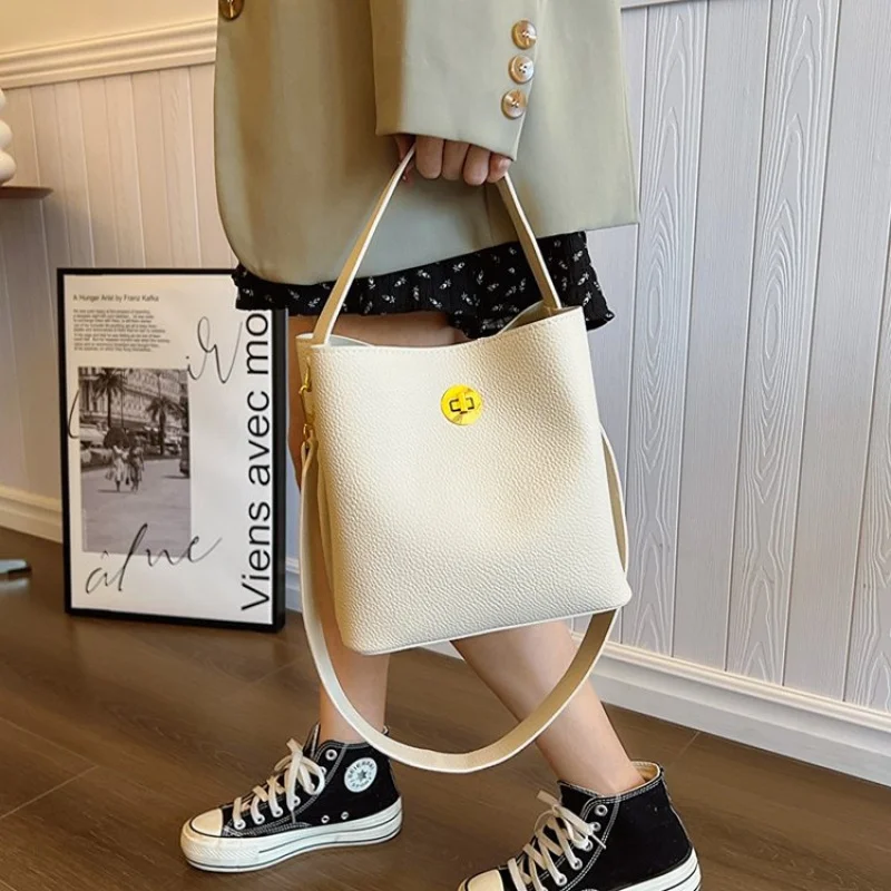 Berühmte Designer-Elegante Leder-Umhängetasche für Damen, Luxusmarke, trendige klassische Pendler-Vintage-Tagestasche