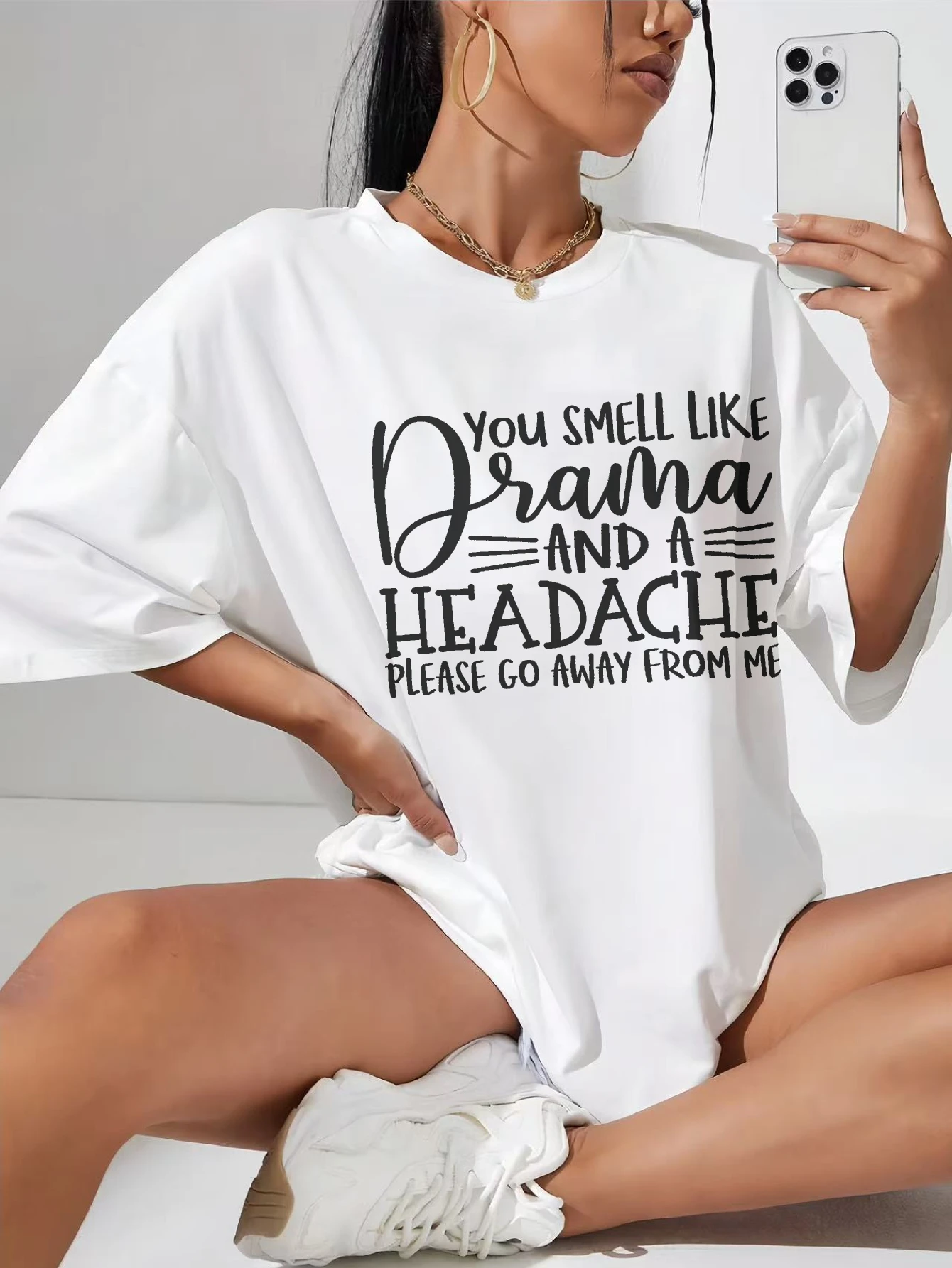 

You Smell Like Drama And A Headache Please Go Away From Me Белая женская свободная футболка Удобная футболка с круглым вырезом отлично подходит для лета