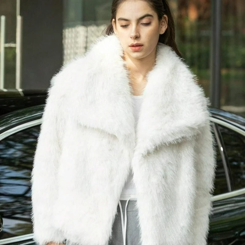 

2026 New European American Style Women's Short Imitation Fur Coat Fashionable Big Collar Long Sleeved Warm Outerwear