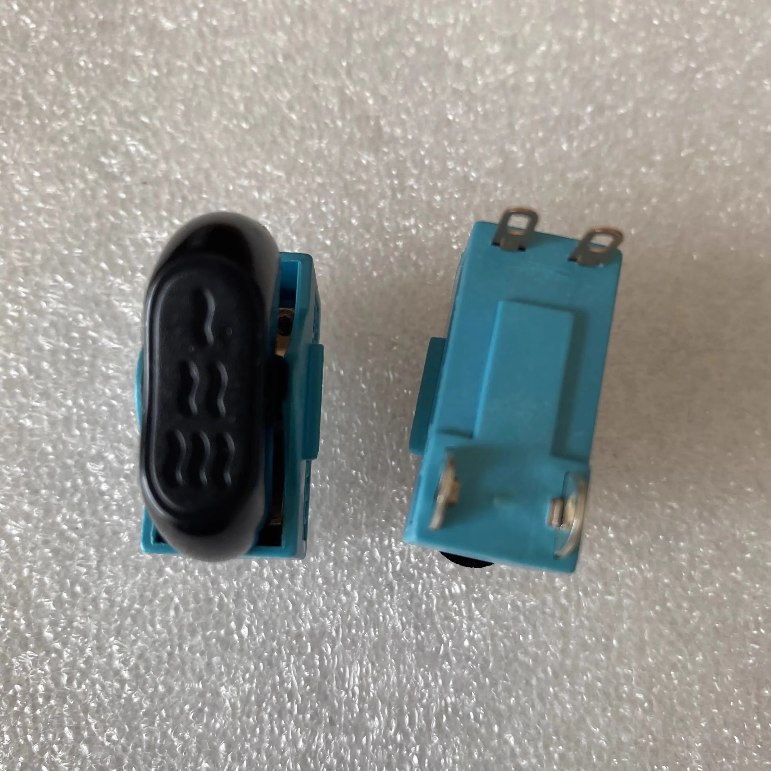 1pcs/lot Three-position 4-pin toggle switch for high-power hair dryers universal power switch for high-power hair dryers