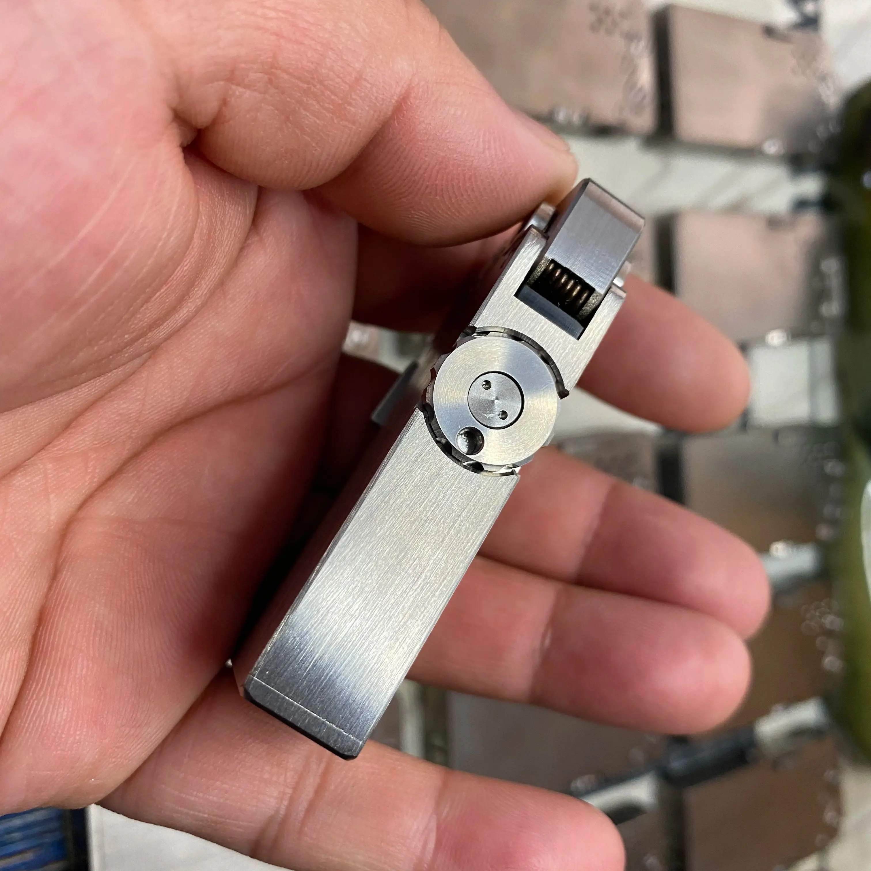 Handmade Titanium Metal Mechanical Fuel Gasolines Antique Pipe Arm Lighter 75g