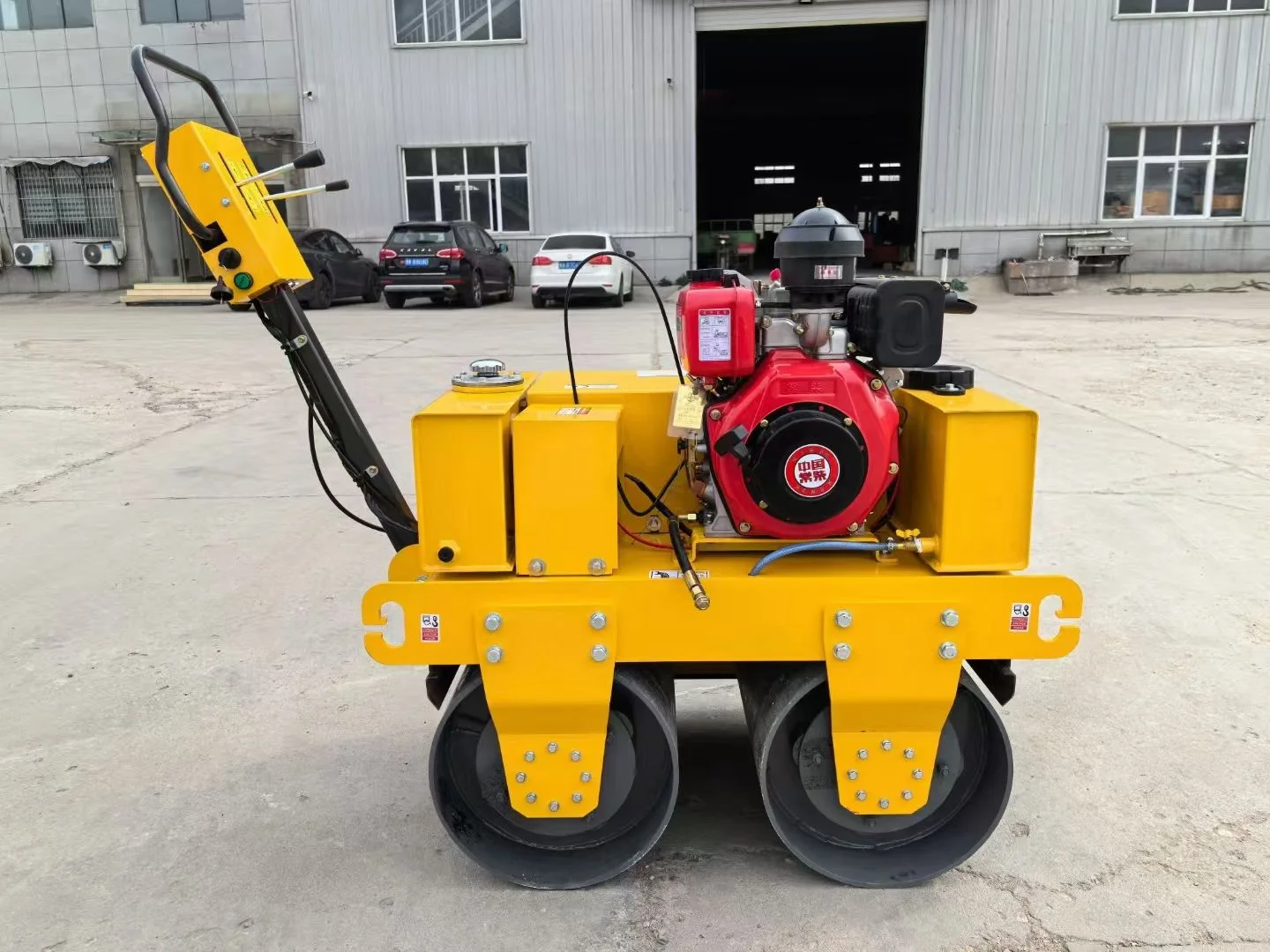 Picture 5: Vibratory Double Drum Road Roller Compactor