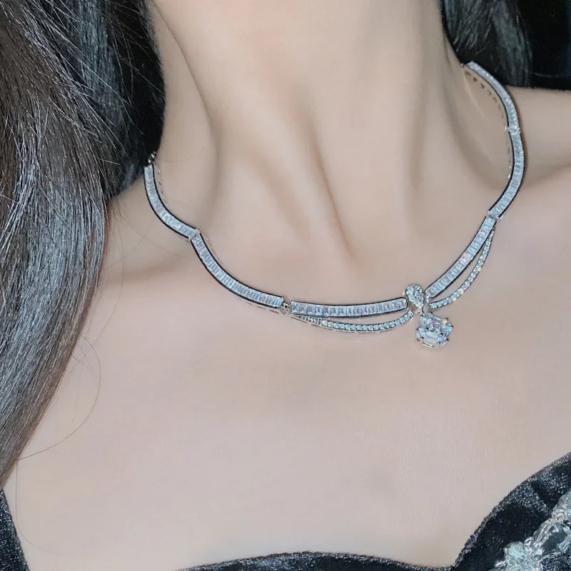 

MDLFES Moissan Di.mond Style Heavy work light luxury T-square diamond necklace sparkling full of stars