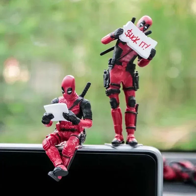 Dekoracja biurka śmieszny Deadpool samochód w domu biuro cudowne X-MAN Anime urocze figurki zabawki modele na prezent dla dzieci