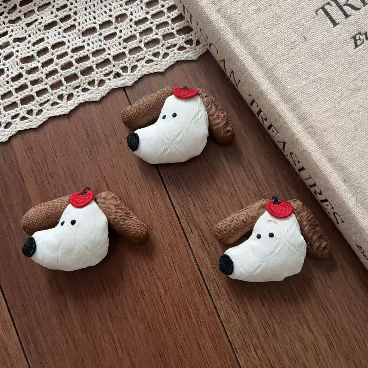 High Quality Fabric Cartoon Dog with Apple Hair Clip Brooch Pin Handmade DIY for Shoes Socks Bag Apparel Embellishment