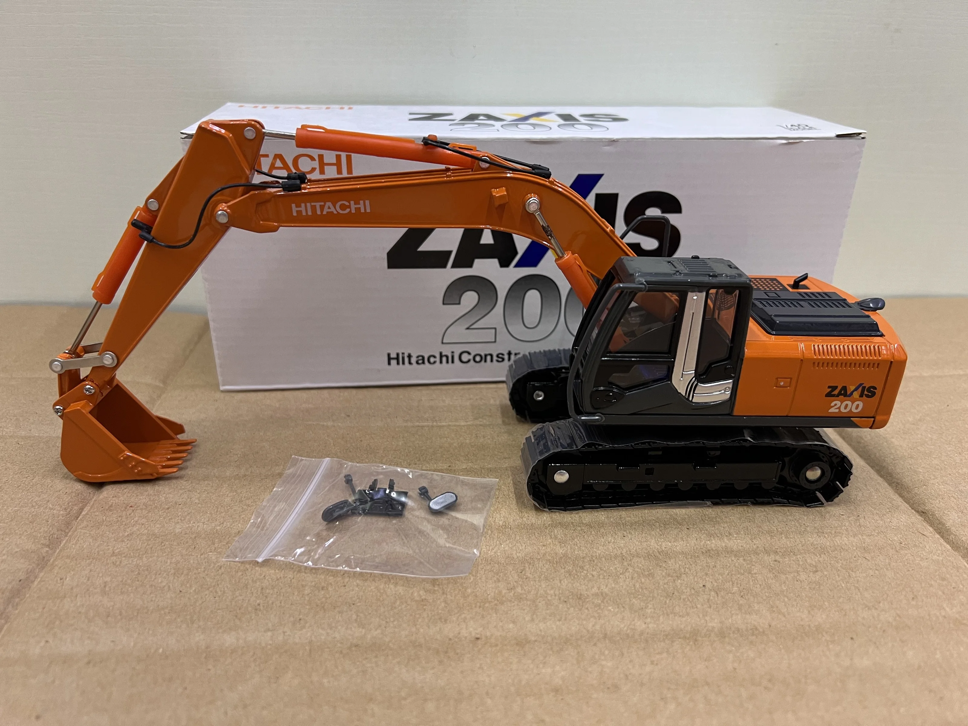 Diecast Alloy 1:40 Scale HITACHI ZAXIS 200 Engineering Excavator Model Adult Classic Collection Toy Gift Souvenir Static Display