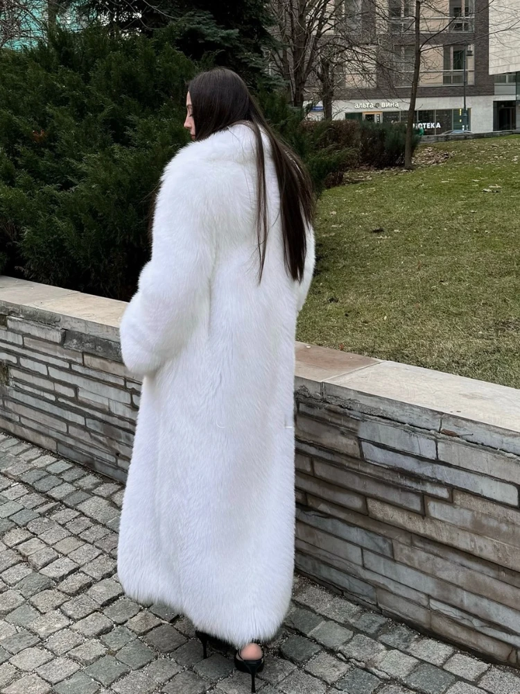 سترات شتوية جديدة لعام 2025 معطف أبيض طويل ملابس خارجية أنيقة Y2k طية صدر السترة فضفاضة تناسب كل مباراة سترة سميكة ودافئة من الفرو الصناعي للنساء