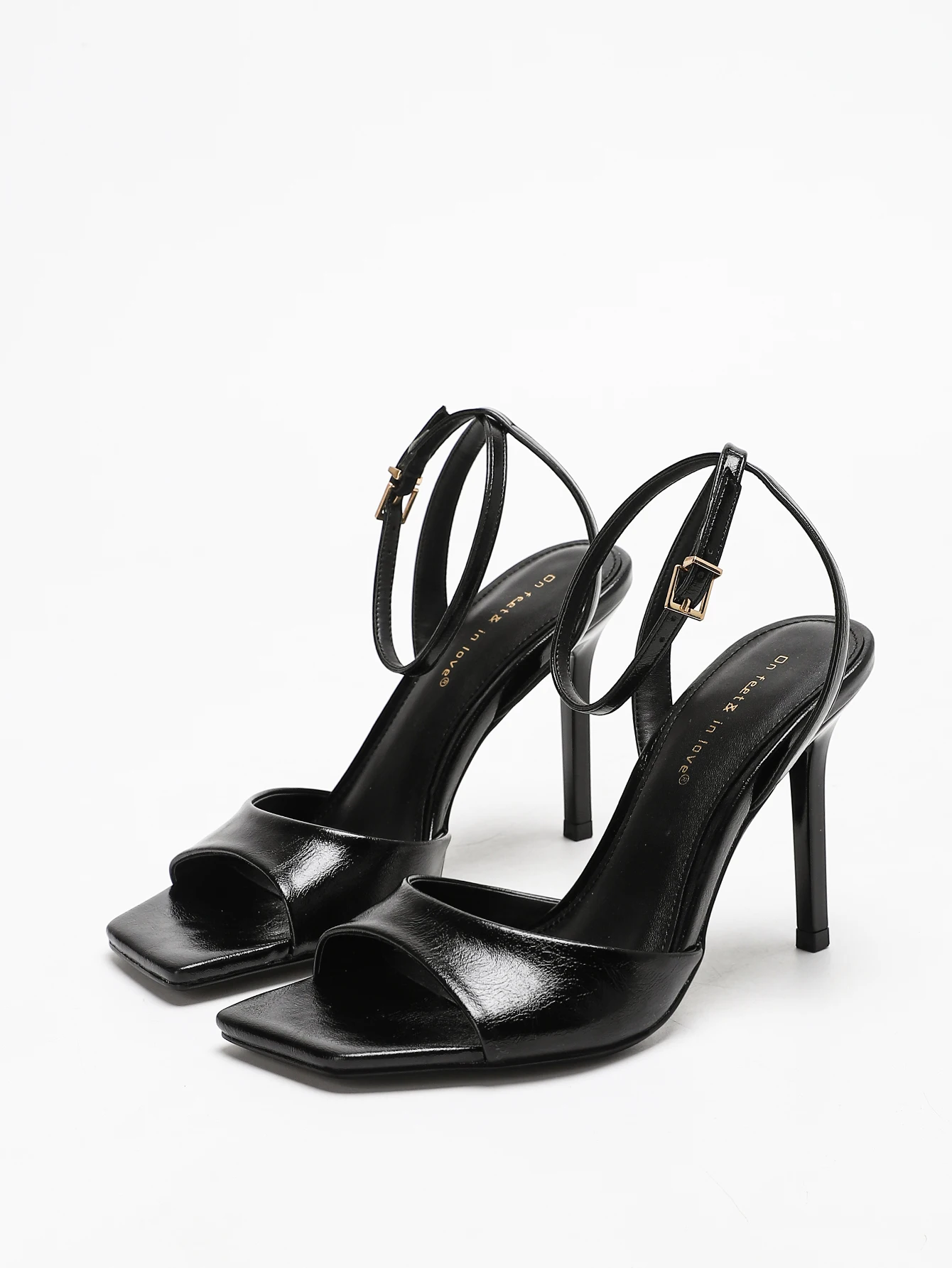Klassische schwarze Stiletto-Absätze mit Knöchelriemen, quadratische offene Zehenpartie, vielseitige Damenschuhe für alle Anlässe.