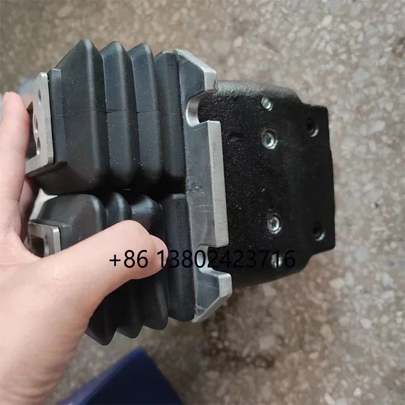 2025 صمام تجريبي لخطوة القدم YN30V00105F2 لحفارة كوبيلكو SK210-8 SK230-6E /8 SK200-8