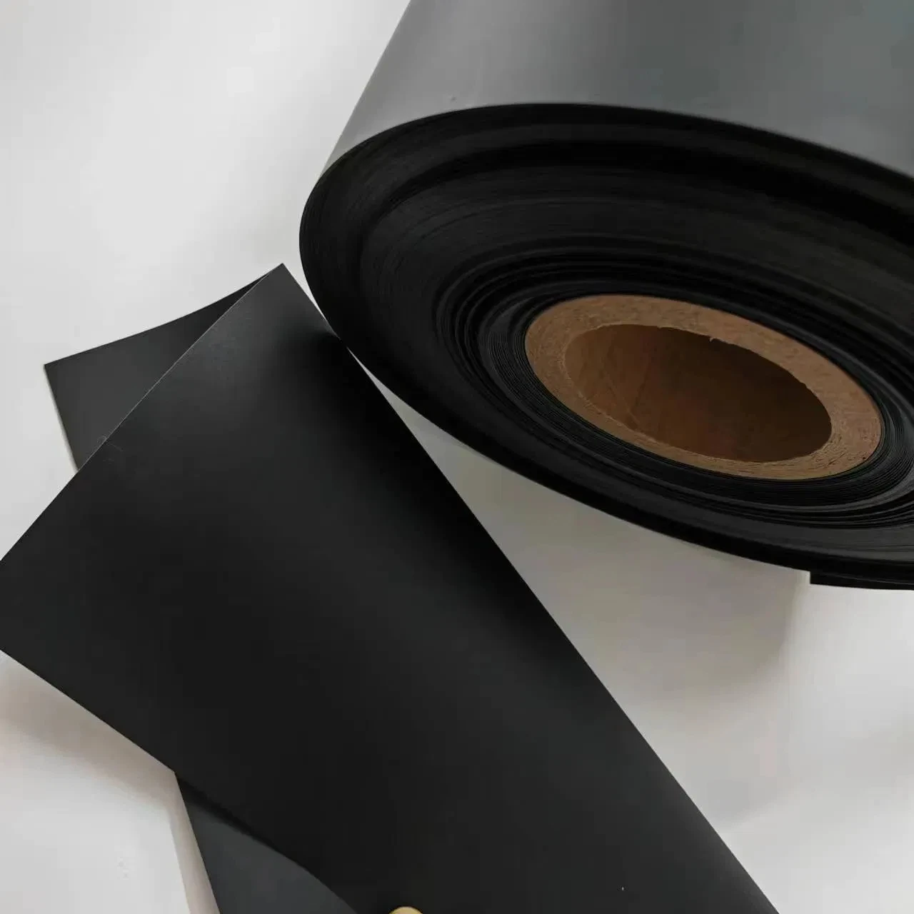 

Высокоэффективный комплект из гидрофильной (W0S1011) и гидрофобной (WIS1011) углеродной ткани для деталей инструментов