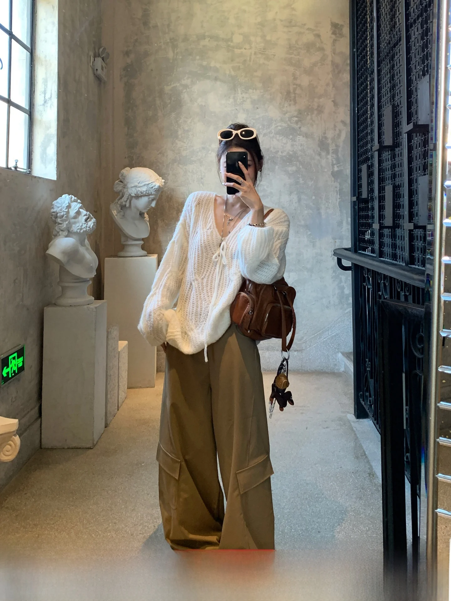 

London Girl Lazy Knot Hollow out Texture Sweater Early Autumn Top Gv Big White Commute Sle Loose Fit V-Ne