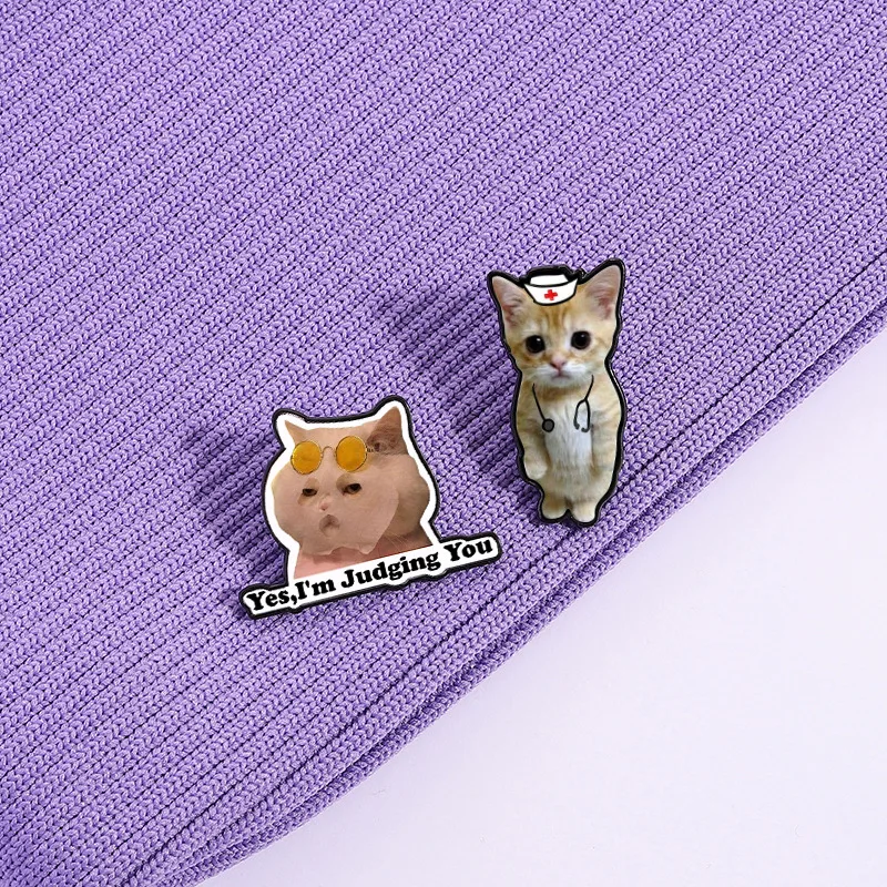 Cute and funny cat shaped brooch Creative Abstract Kitten Emojis Accessories Badges Cartoon Animal Lapel Badge Jewelry Gift