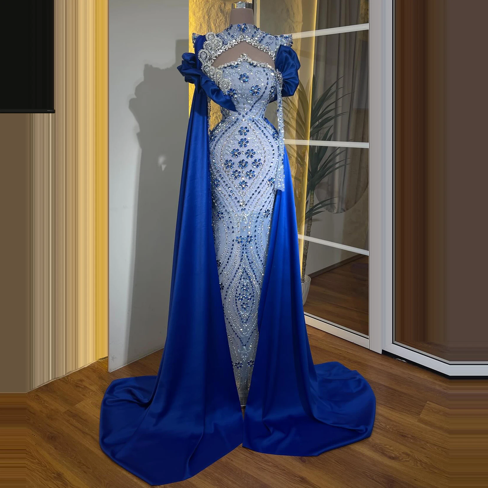 

Luxurious Elegant Evening Dress With Crystal Flowers and Mermaid Dress Shoulder Train Side Train Openwork Banquet Gown