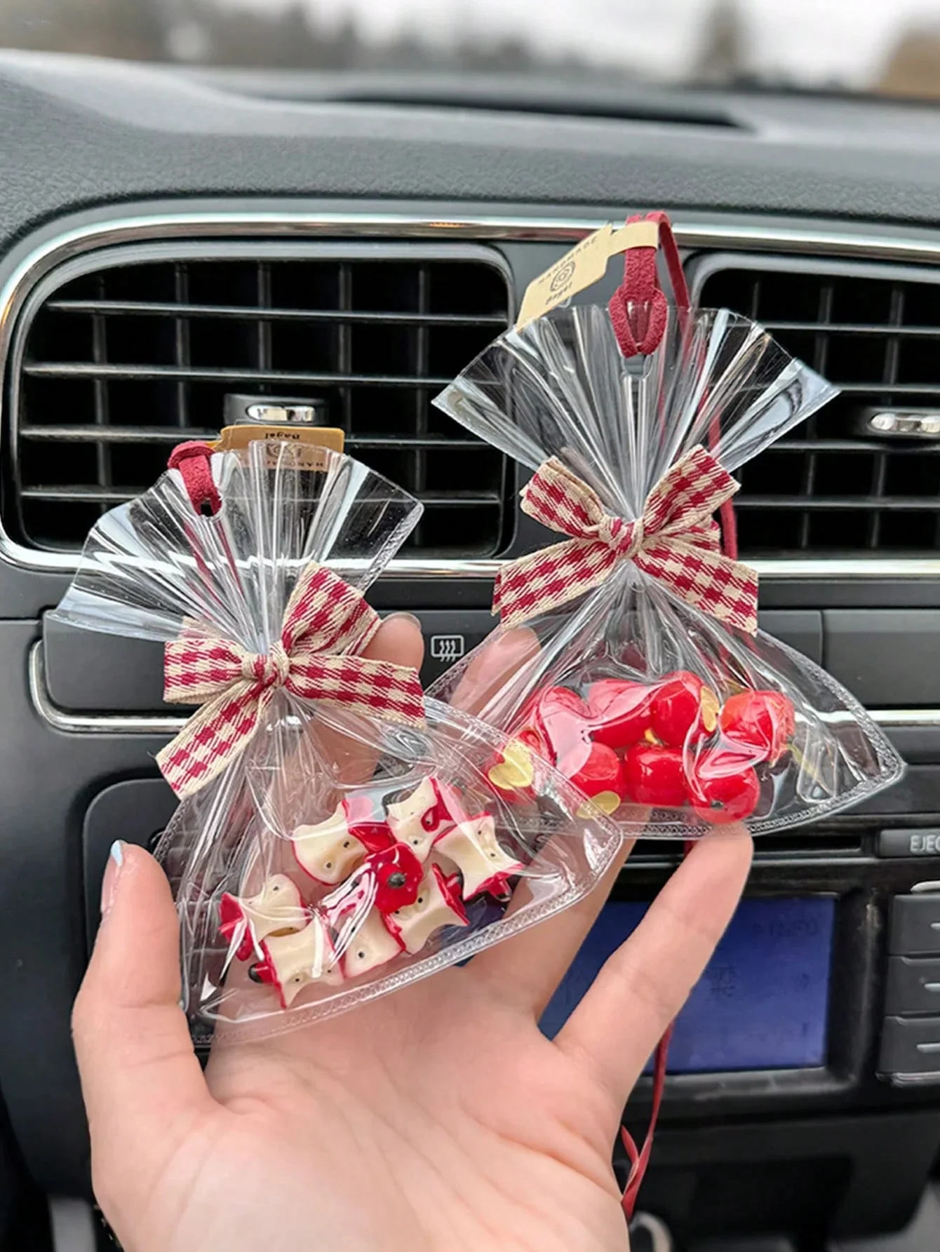 귀여운 사과 가방 자동차 장식품, 투명한 캔디 스타일, 백미러/핸드백 장식품, 빨간색 체크무늬 리본, 스타일리시한 열쇠고리, 휴일 크리스마스