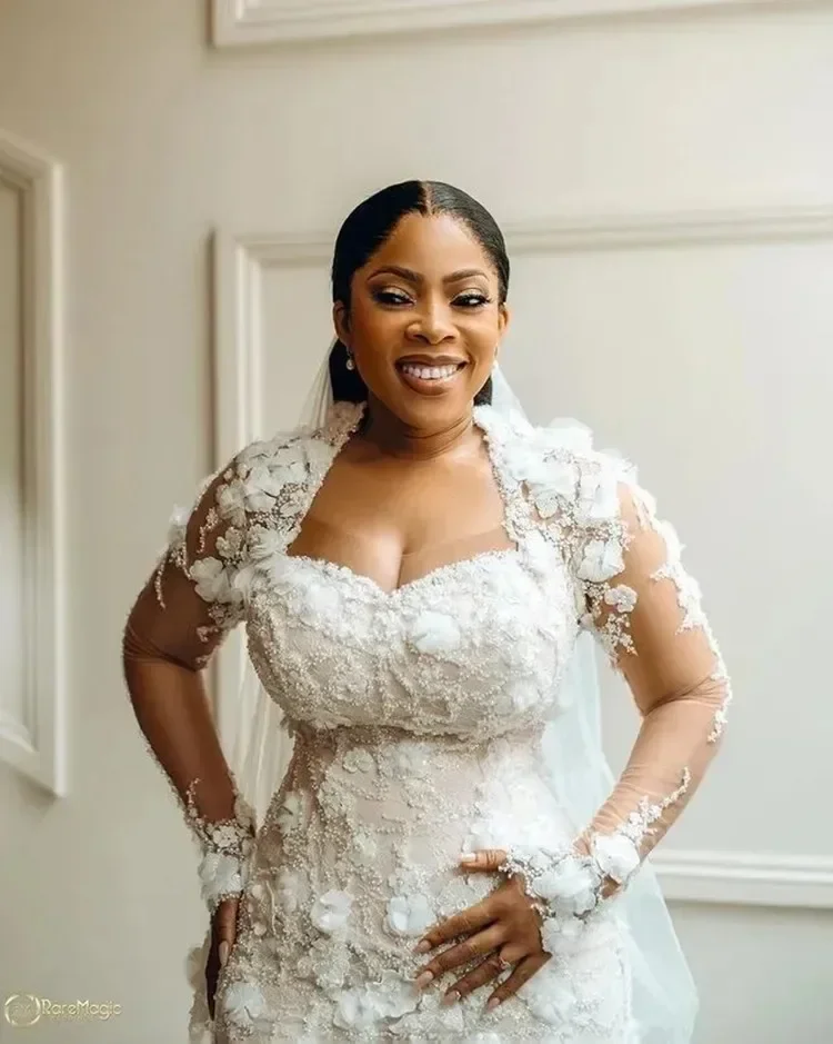 

Customized Sweetheart Appliques Beaded Wedding Dress Vestidos De Novia African Pearls Buttons Plus Size Garden Bridal Gown