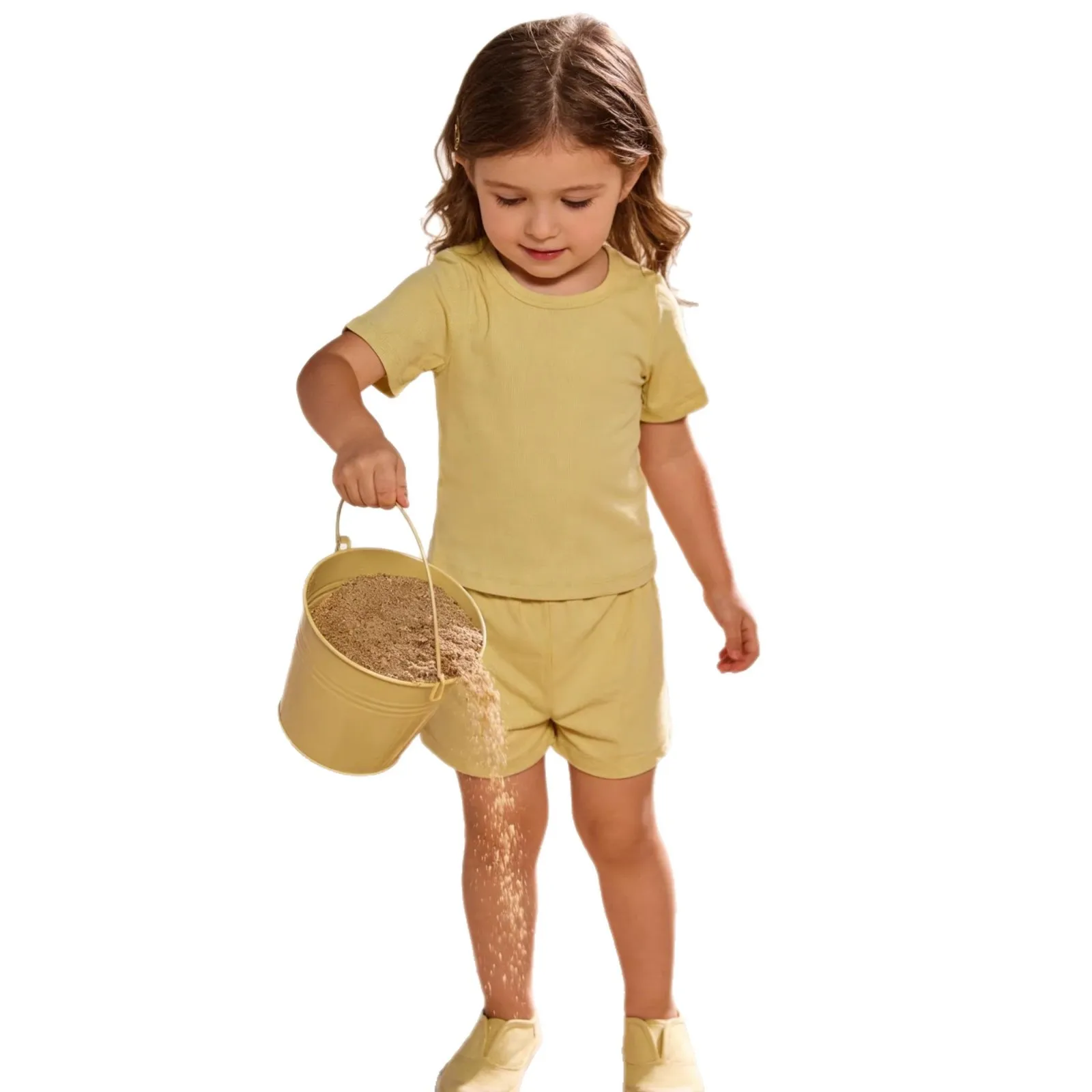 

Детские комплекты одежды 2026: новые летние наборы для мальчиков и девочек, милые футболки и брюки, комплекты одежды для малышей