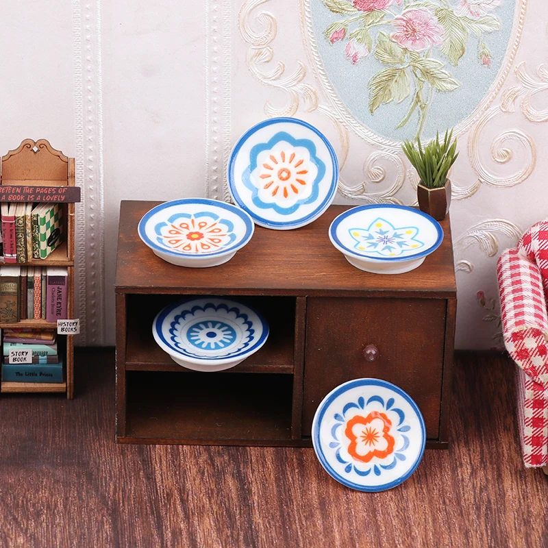 5Pcs 1:12 Dollhouse Simulation Blue White Porcelain Plates Dollhouse Kitchen Decoration Dolls House Accessories Pretend Play Toy