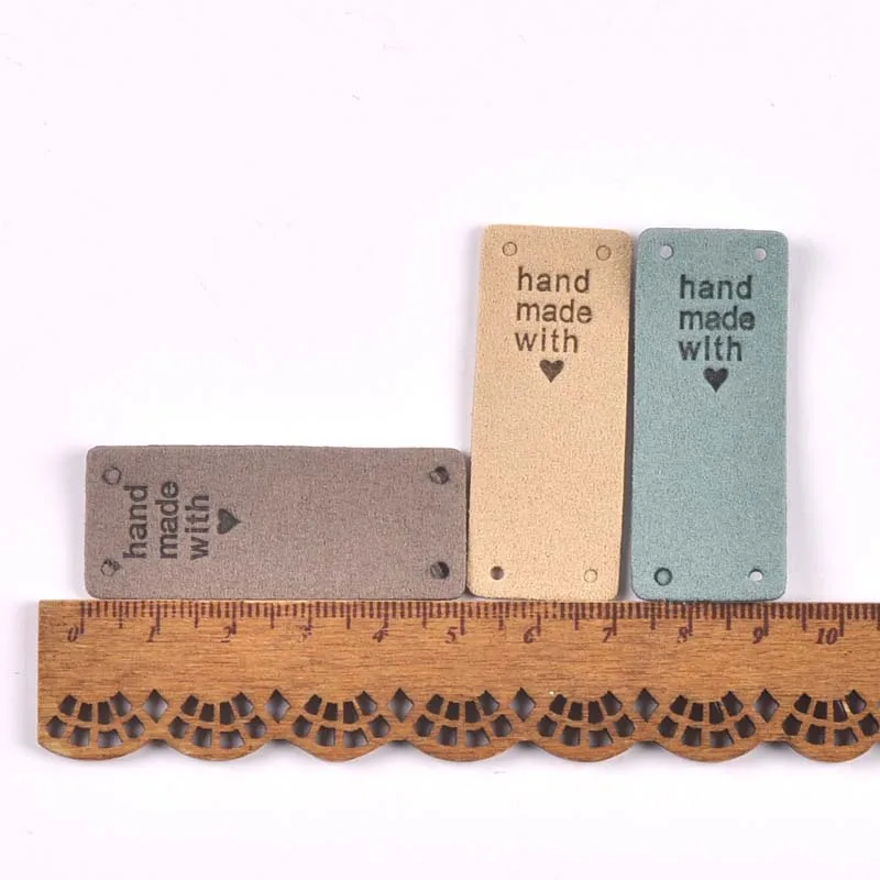 20Pcs 2x5cm PU Cloth Handmade With Love Embossed Tags DIY Flag Label For Garment Sewing Accessories cp3430