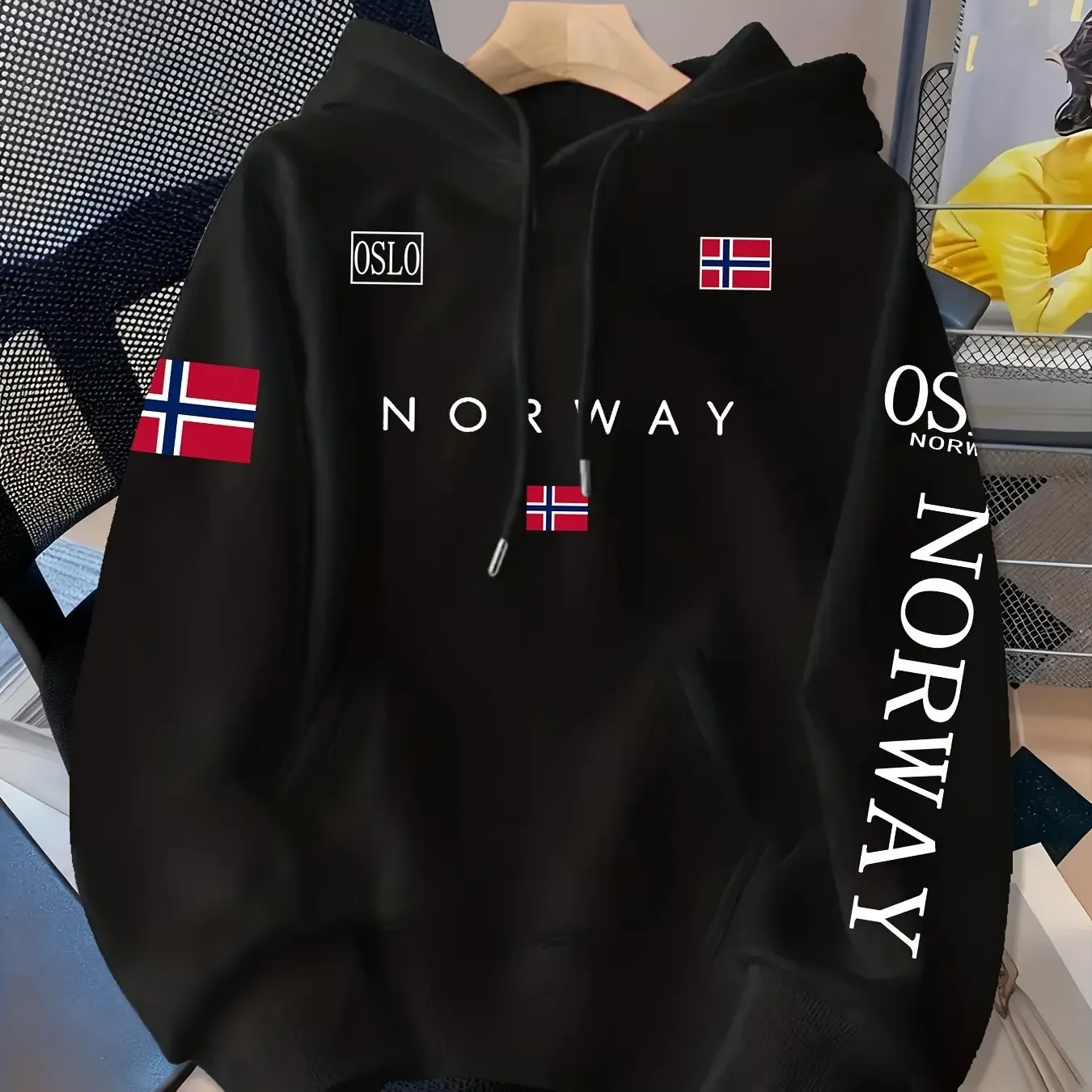 Autumn and winter new men's and women's hooded long sleeved hoodie, with Norwegian English creative printing for comfort