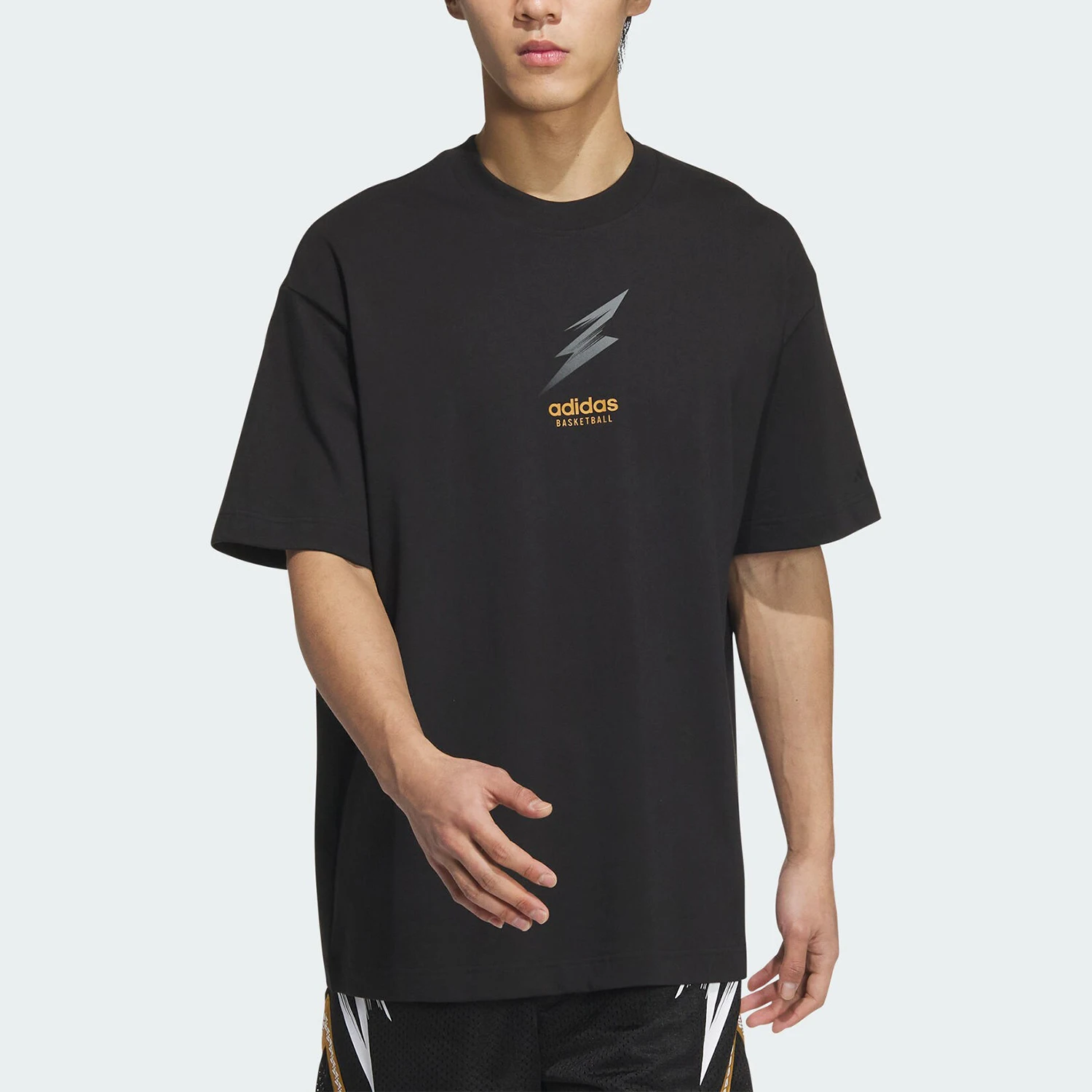 

Официальная мужская баскетбольная футболка Adidas BB KC TEE M с короткими рукавами JC6791