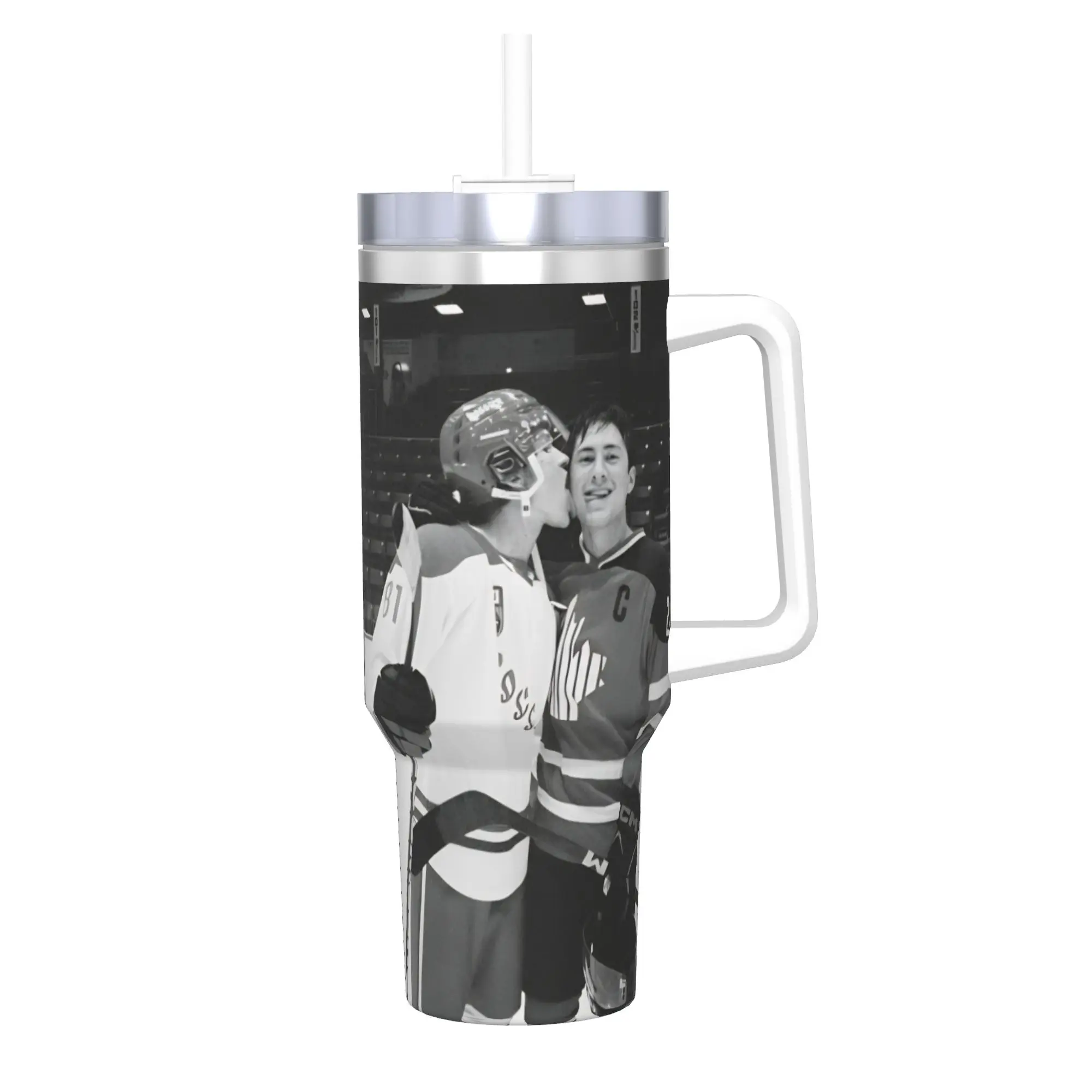 

Термокружка Hudson Williams с двойными стенками из нержавеющей стали, вакуумная изоляция, 40 унций, с соломинкой, юмористический дизайн «Горячая соревновательность»