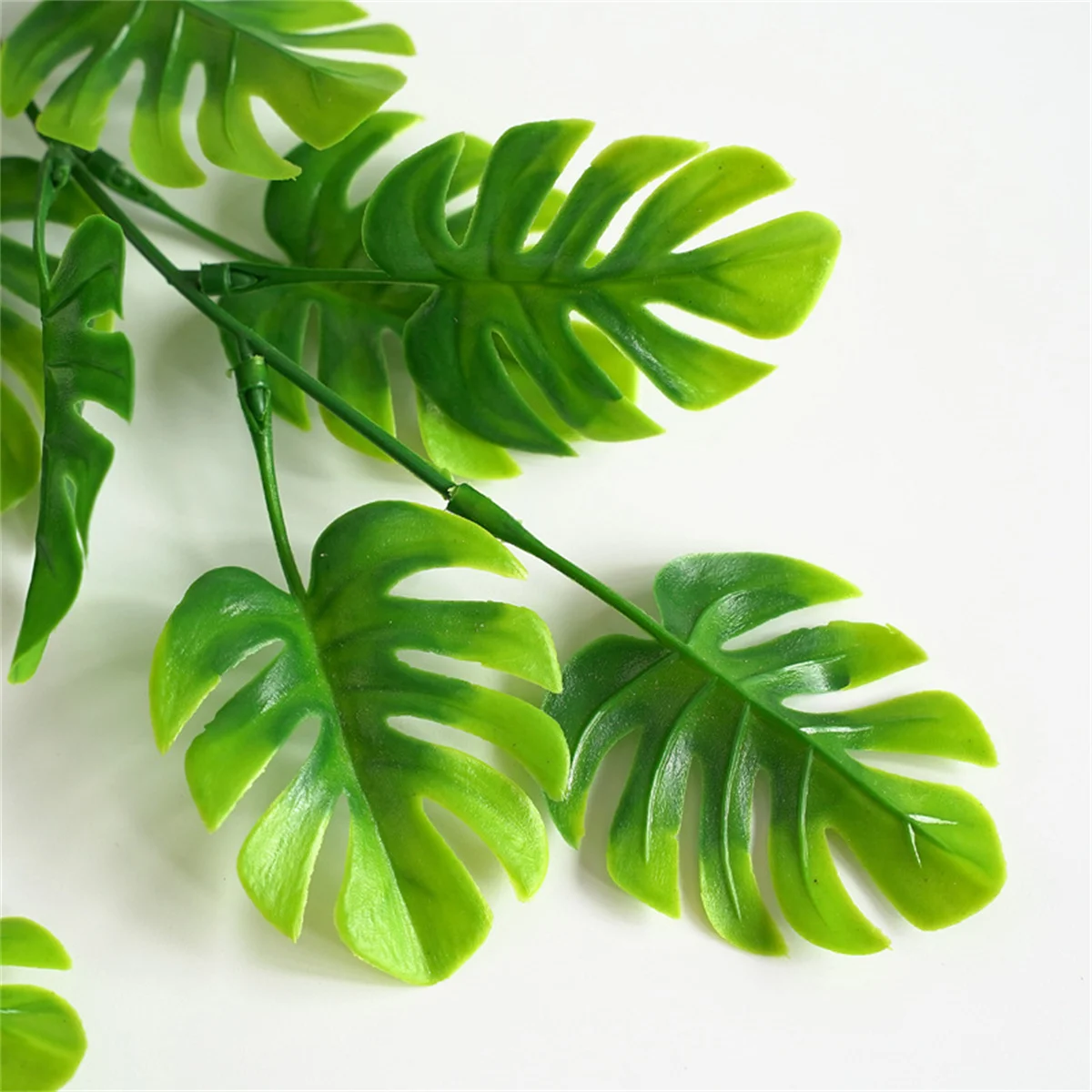 Artificial Tropical Palm Leaves Fake Hanging Monstera Leaves Ivy Vine Outdoor Hanging Plants UV Resistant Jungle Leaf Home Decor