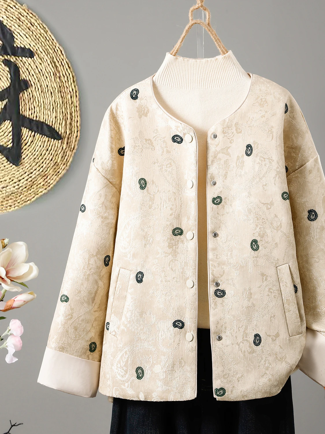 

New Chinese Sle Thiened Cotton Jaet Women's Winter New Faion Ele Personali Walnut Flower Embroidery Cotton Coat