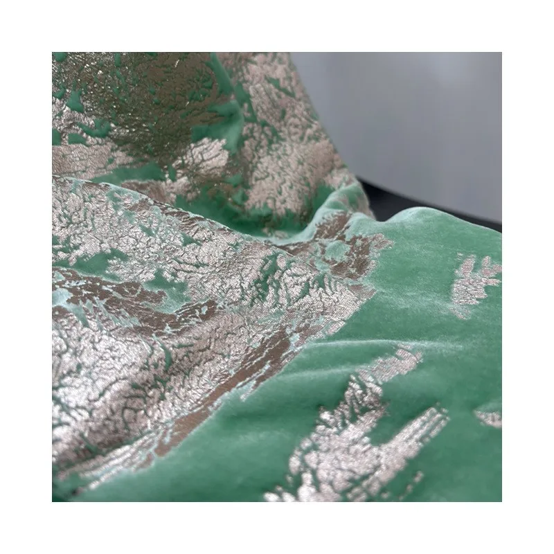 ผ้ากำมะหยี่ปั๊มลายเงินเฉียวหรง ผ้าไหมปั๊มลายสไตล์จีนใหม่ ชุดกี่เพ้าหรูหราเบาๆ