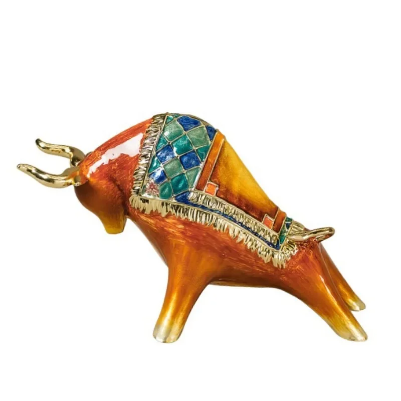 Creative lucky cow tabletop ornament, home living room entrance home decoration, office housewarming, opening gift