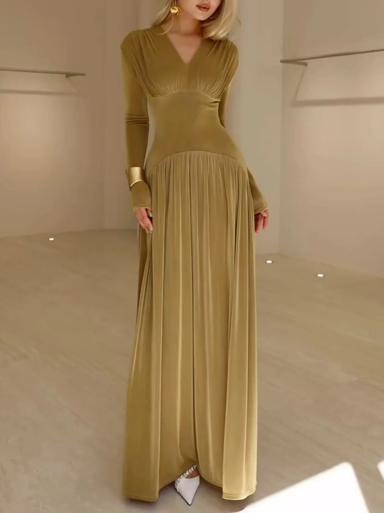 Elegante fluwelen lange damesjurk met V-hals, mode, hoge taille, effen kleur, feestjurk, casual lange mouwen, slanke geplooide maxi-jurk