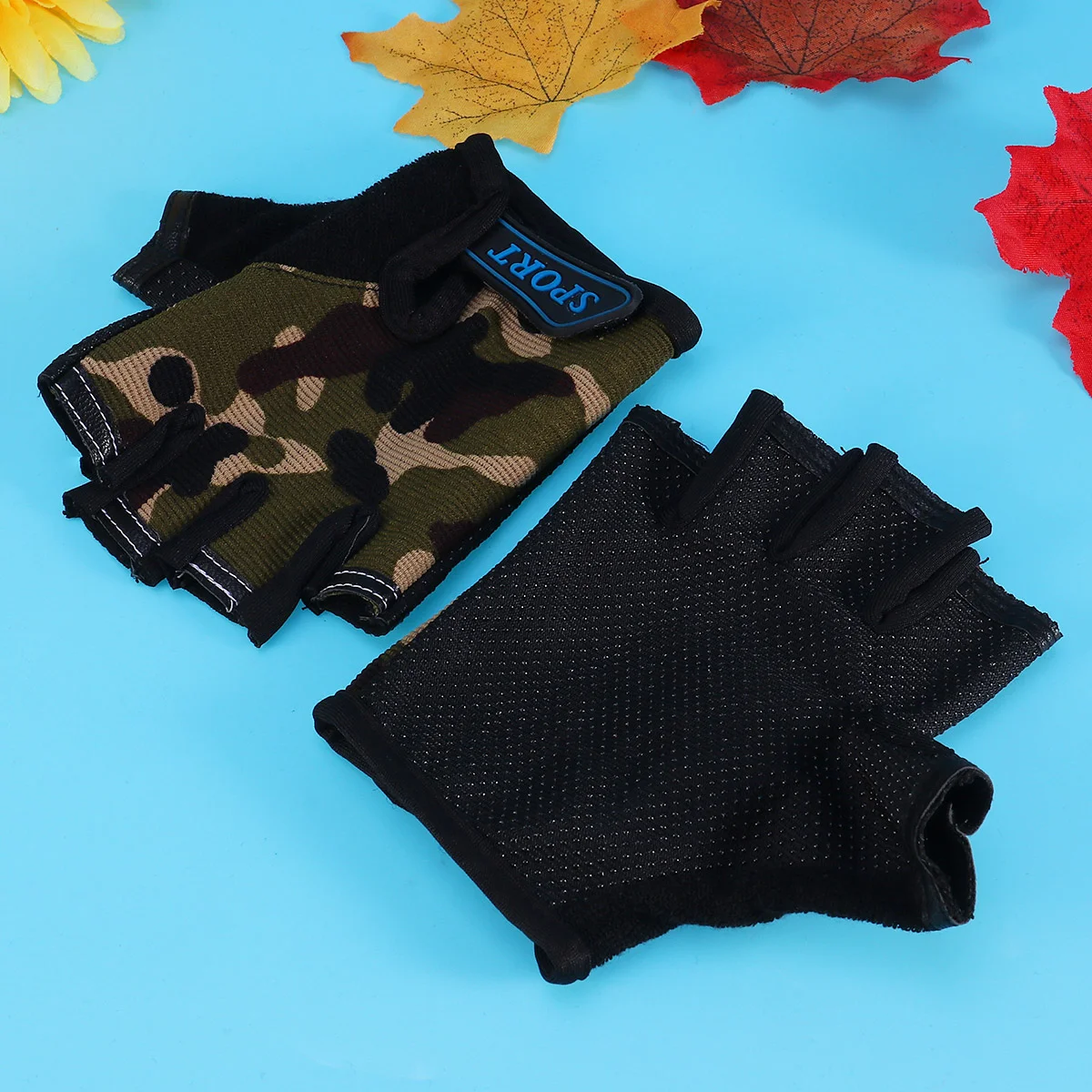 1 Pair Kids Sports Half Finger Sports Mountain Climbing Gloves Cycling Gloves for Children (Camouflage)