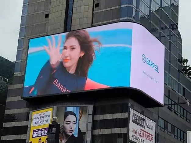 شاشة عرض LED خارجية قابلة للتخصيص مقاومة للماء عالية السطوع P6.67 للإعلان والعرض العامي LED عالي الوضوح