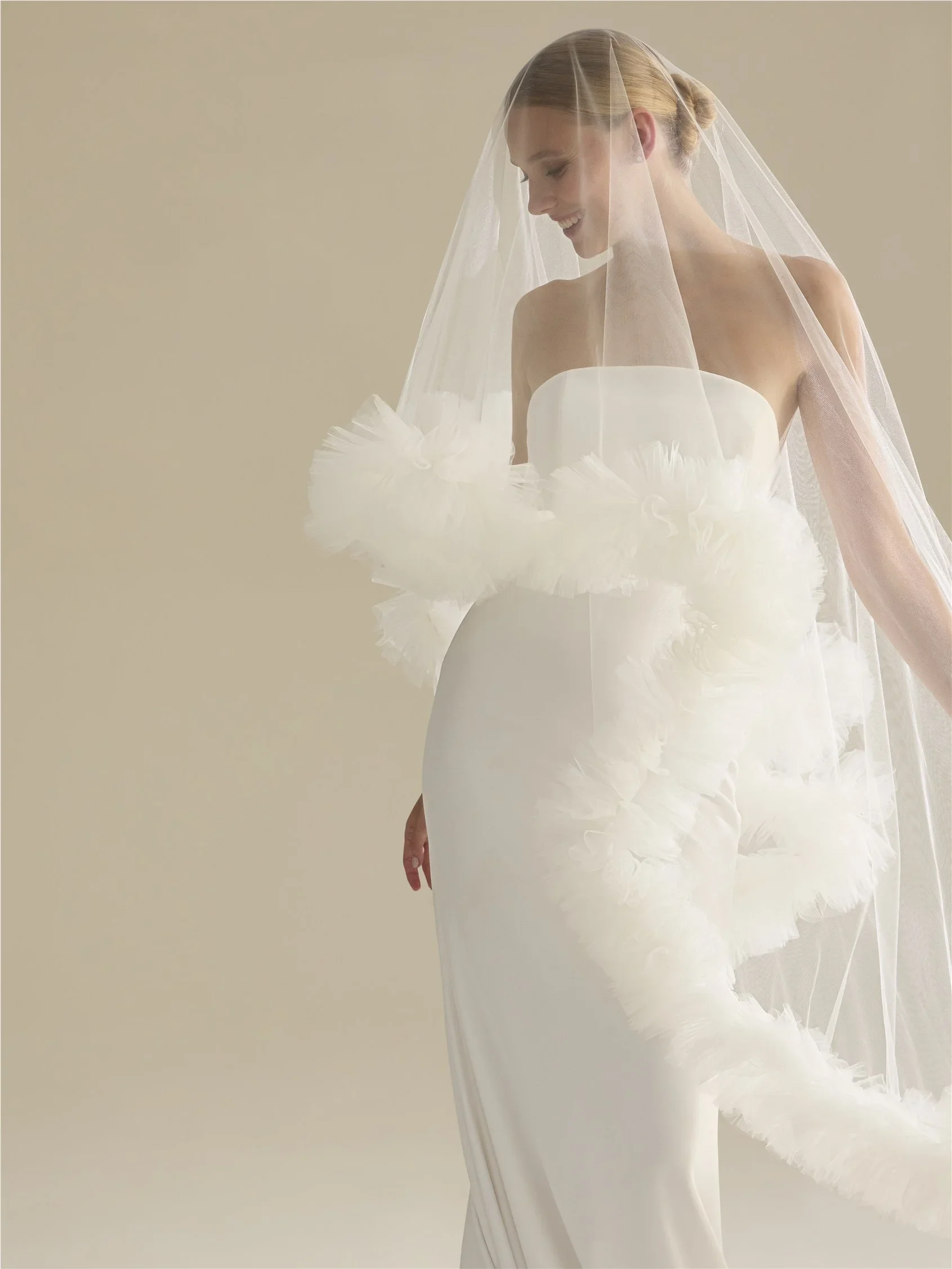 Thumbnail 3 - #14 Latest Bridal Veil Accessory Offers