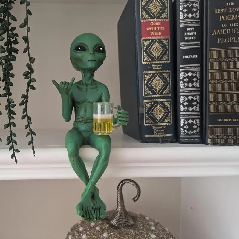 Alien design beer drinking statue, interesting space decoration, alien statue with beer mug, ideal gift for science fiction fans