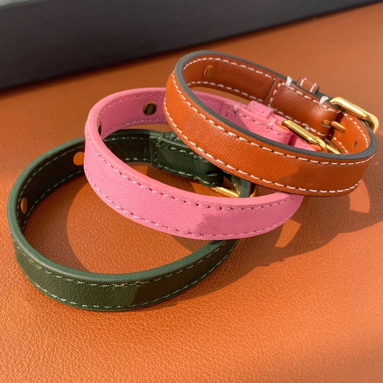 

Hot Designer Brown Green Pink Cowhide Bracelet Women Top Quality Luxury Jewelry Charm Classic Brands Accessories