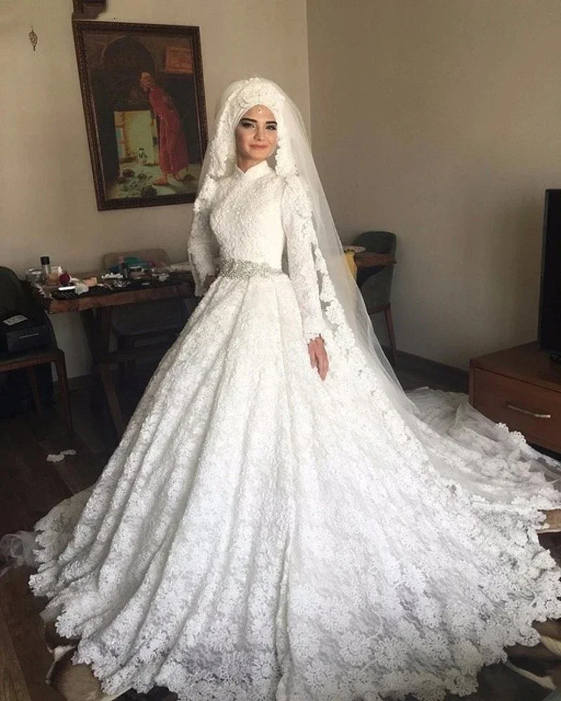 Customized Ballgown Muslim Wedding Dresses  Middle East Long Sleeves Lace Formal Arabic High Collar Plus Size Bridal Gowns