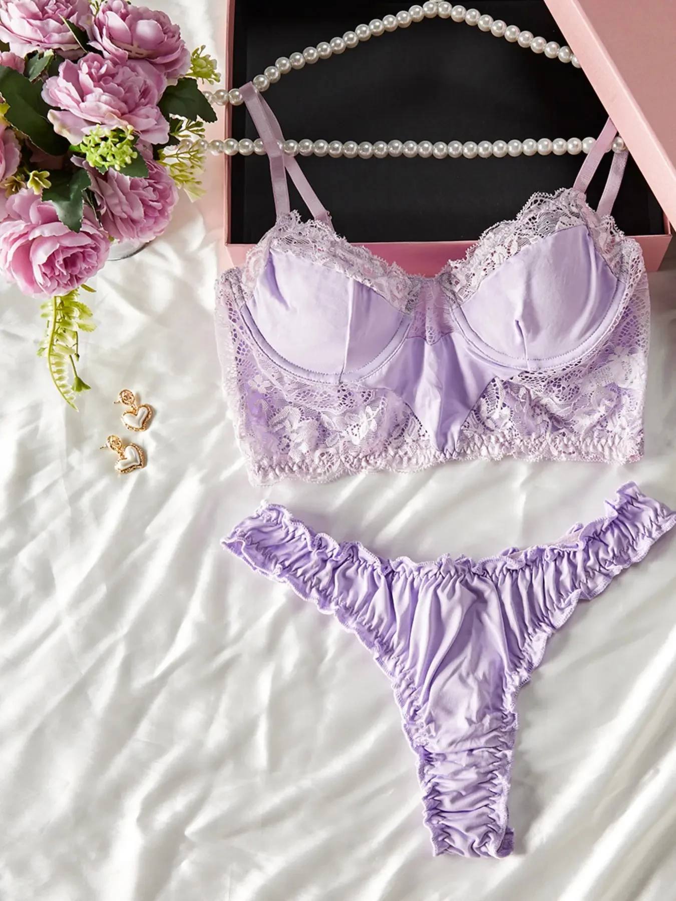 

Two Piece Set of European and American Sexy Lingerie, Elegant and Cute Women's Purple Lace Suit, Small Chest Gathered Together