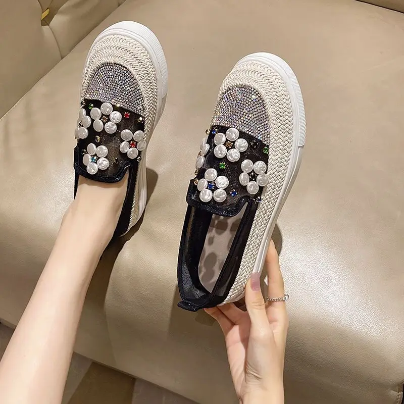 

2025 Summer Women Slip On Sandals Korean Rhinestone Flower Thick Sole Round Toe Mesh Breathable Fisherman Shoes Casual Lazy