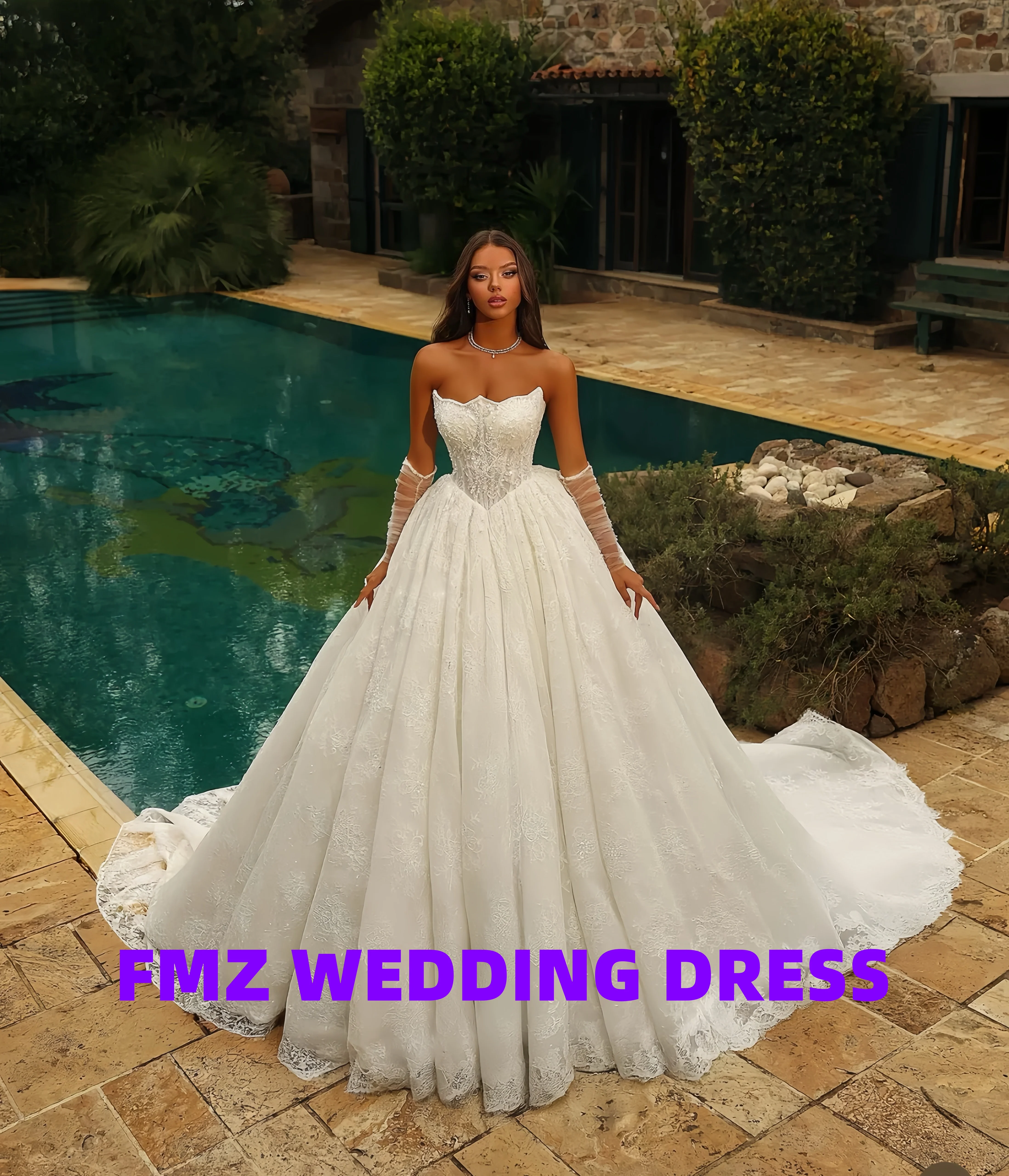 فستان زفاف فاخر بدون حمالات بأكمام طويلة مخصص من الدانتيل المطرز فستان زفاف فاخر من فيستدوس دي نوفيا رداء دي ماري