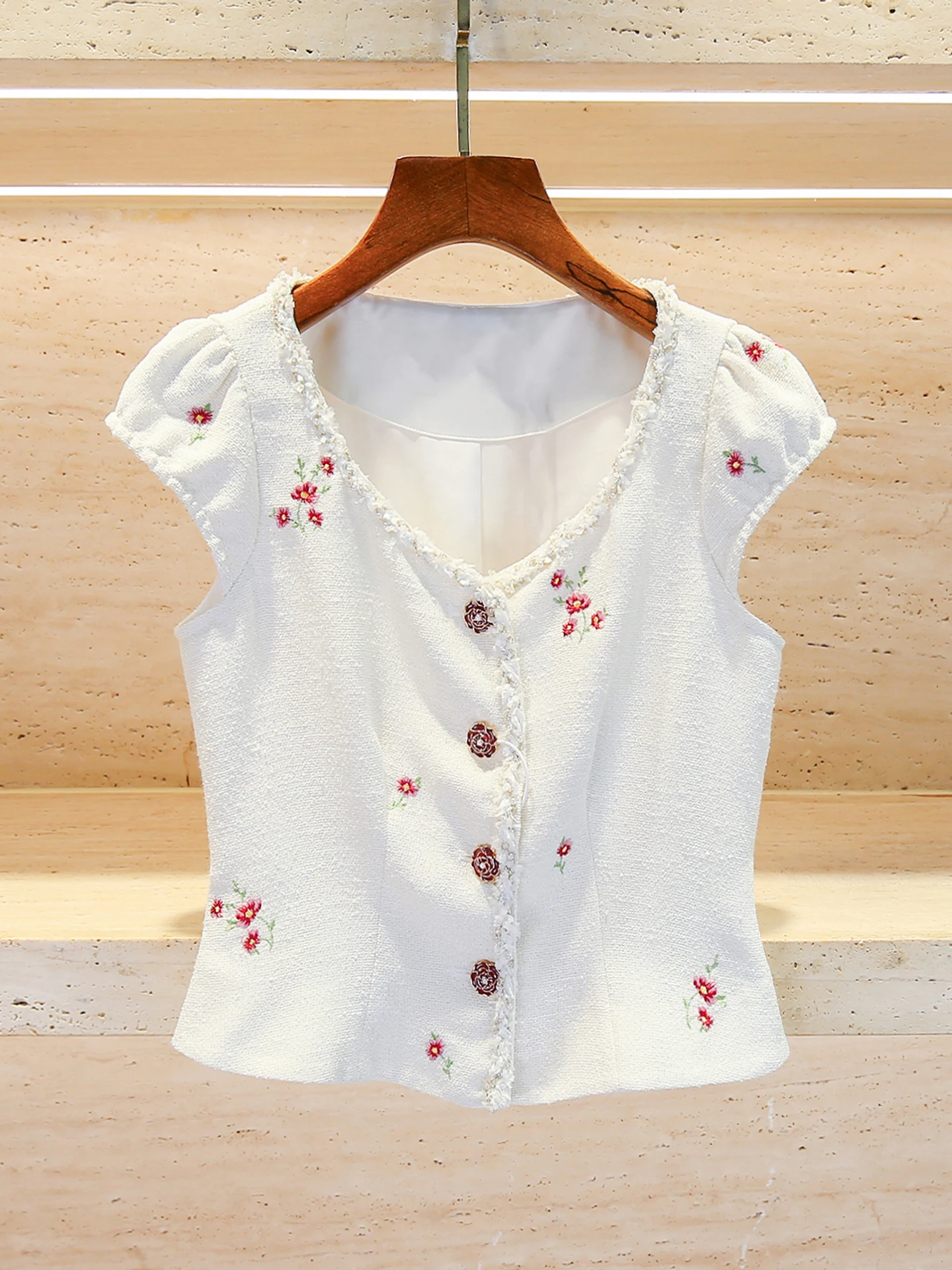 Conjunto de Moda Fena de Luxo com Colete e Meia Saia em Tecido Tweed sso Manga Curta Decote em V com Botões Fibra de P...