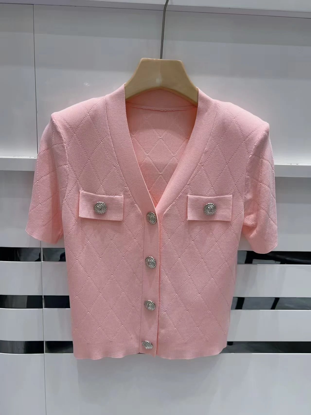 

2026 Commuter Style Slim Fit Short Sleeve V Neck Knitted Cardigan Women's Summer Metal Button Embossed Design Breathable Top