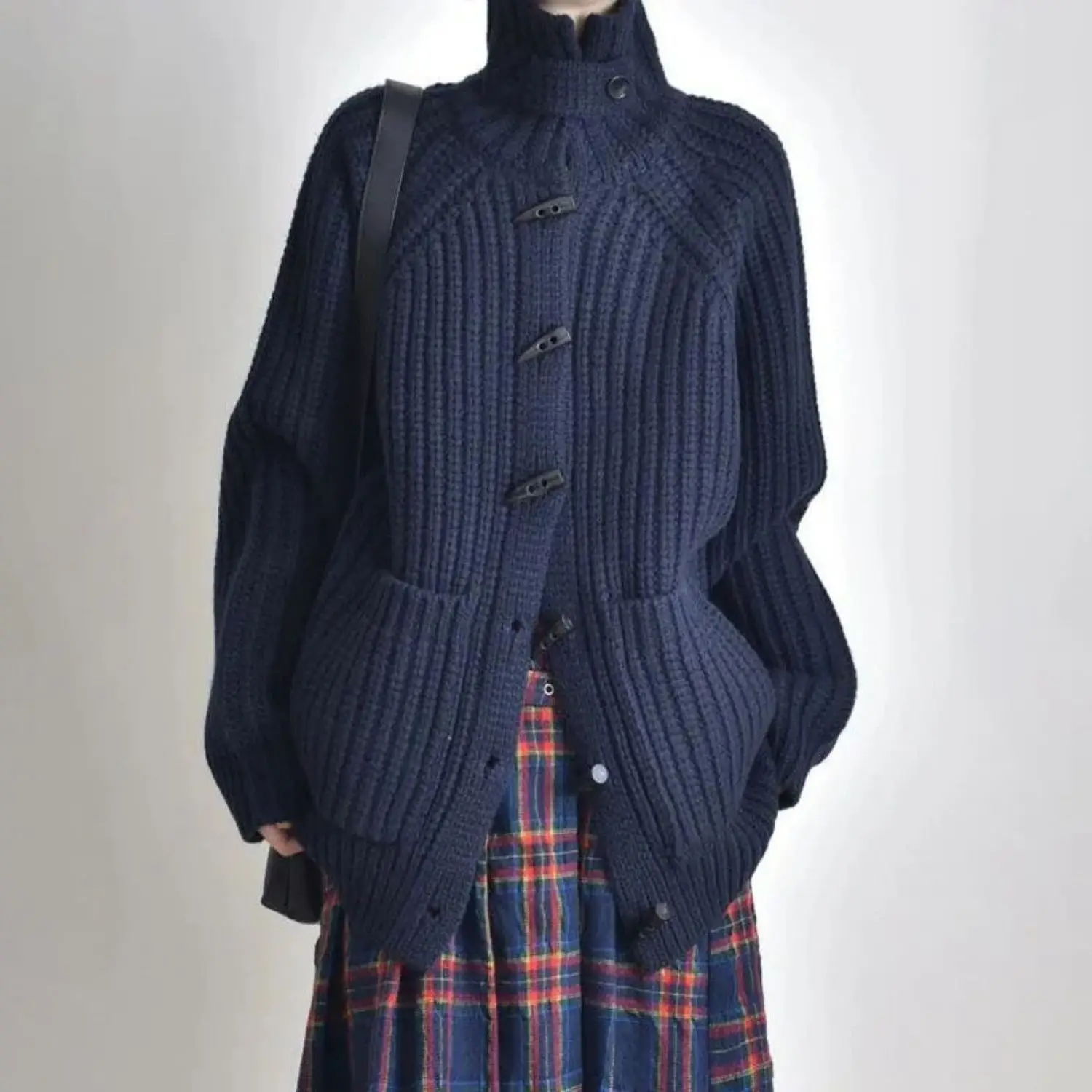 

High-end Style Horn-buttoned High-neck Relaxed Style Thick-woven Twisted Loose Knit Cardigan