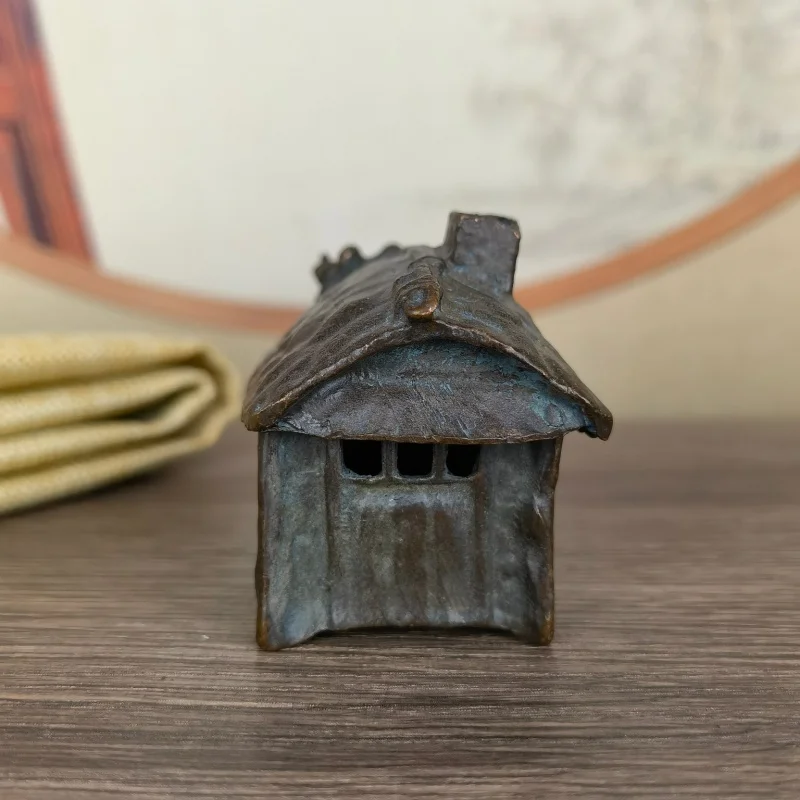 Antigo cobre antigo incenso queimador, casa velha chaminé, tampa aberta, artesanato pequeno torre, estudo e escritório, chá cere